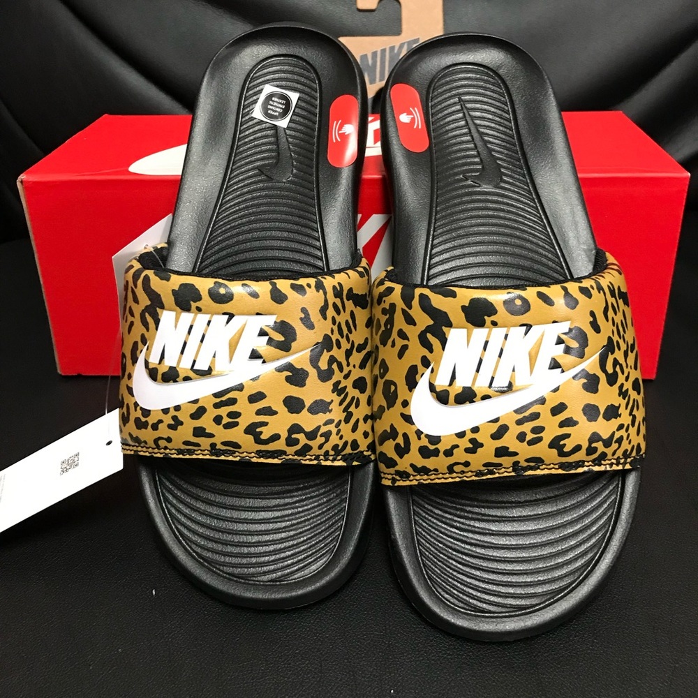 Nike Women’s Victori One Slide